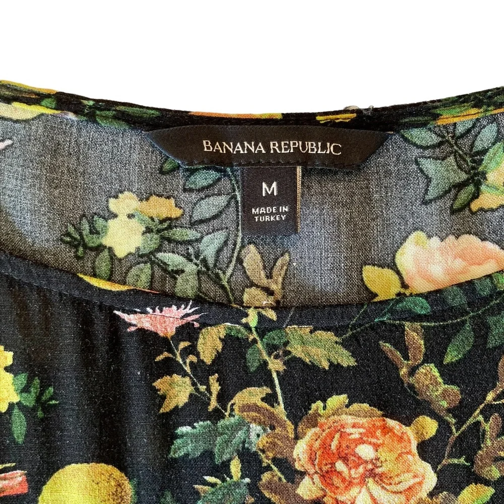Banana Republic Women’s long sleeve black floral top, Sz M